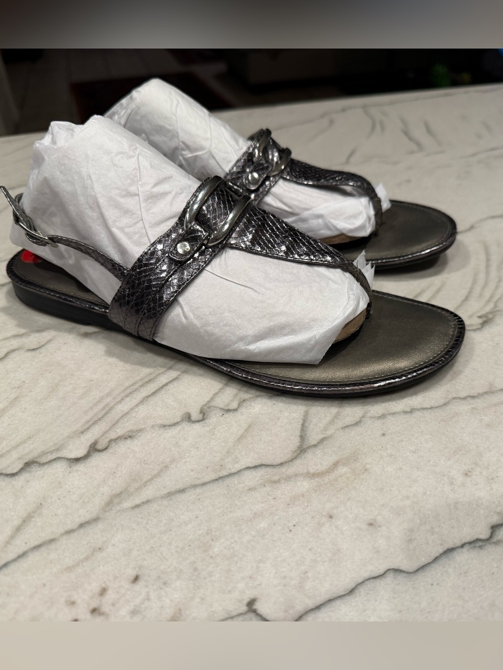 Bandolino Metallic Snakeskin T-Strap Sandals Size 10M Silver Black Buckle
